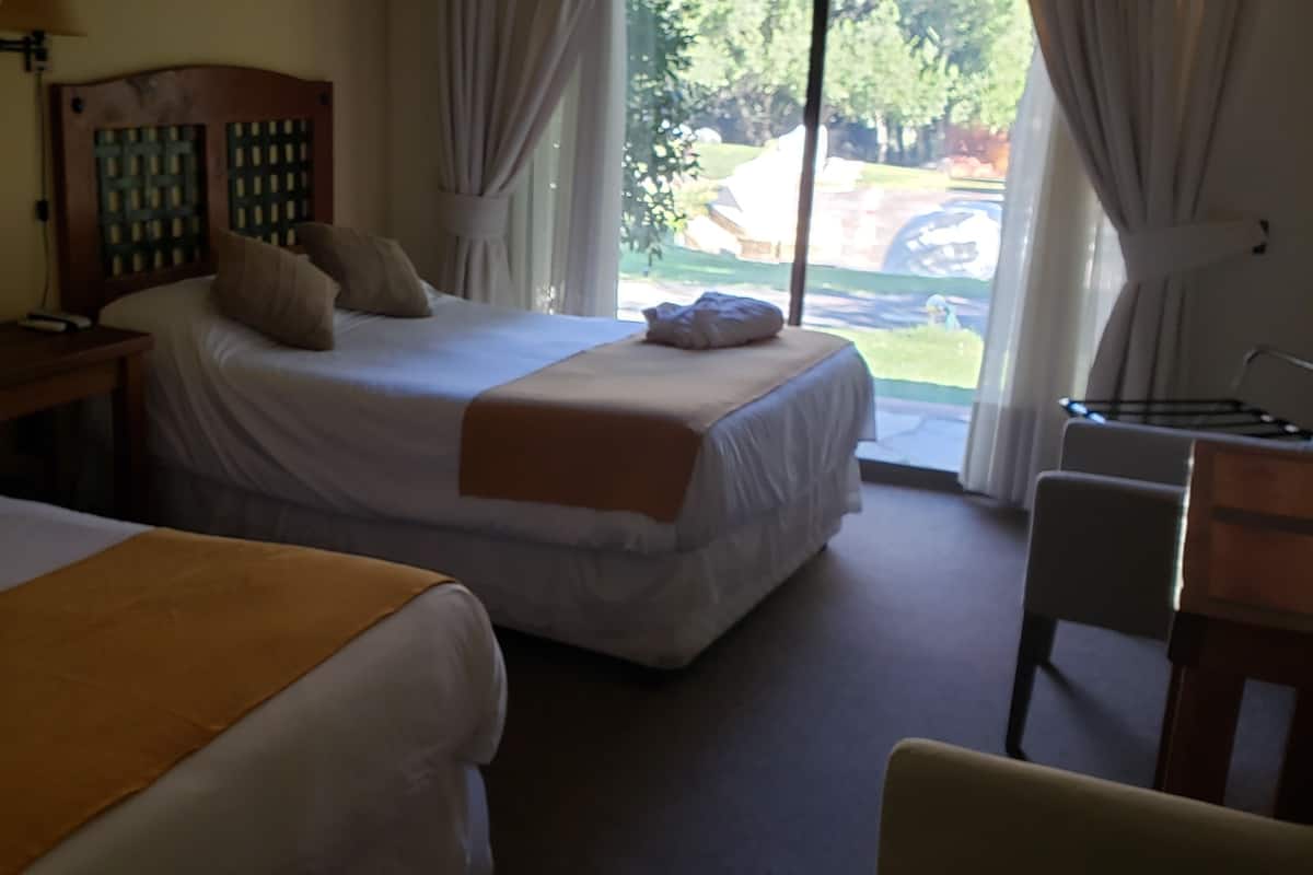 Habitación doble, vista al jardín | Cunas, wifi gratis y acceso para silla de ruedas