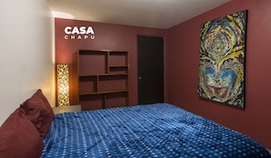 Economy Room | Down comforters, individually decorated, individually furnished, desk - Casa Chapu (Guadalajara)