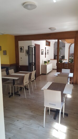 Desayuno bufé gratuito y diario