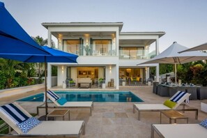 حمام سباحة