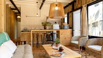 Design Apartment | Private kitchen | Full-size fridge, oven, stovetop, electric kettle