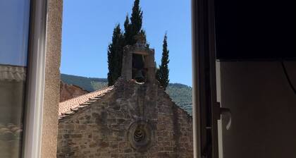 Dans un village tranquille des Monts dâOrb prĂ©s des bains d'AvĂšne