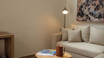 Premium Room, 1 King Bed | Premium bedding, WiFi (free), individually decorated