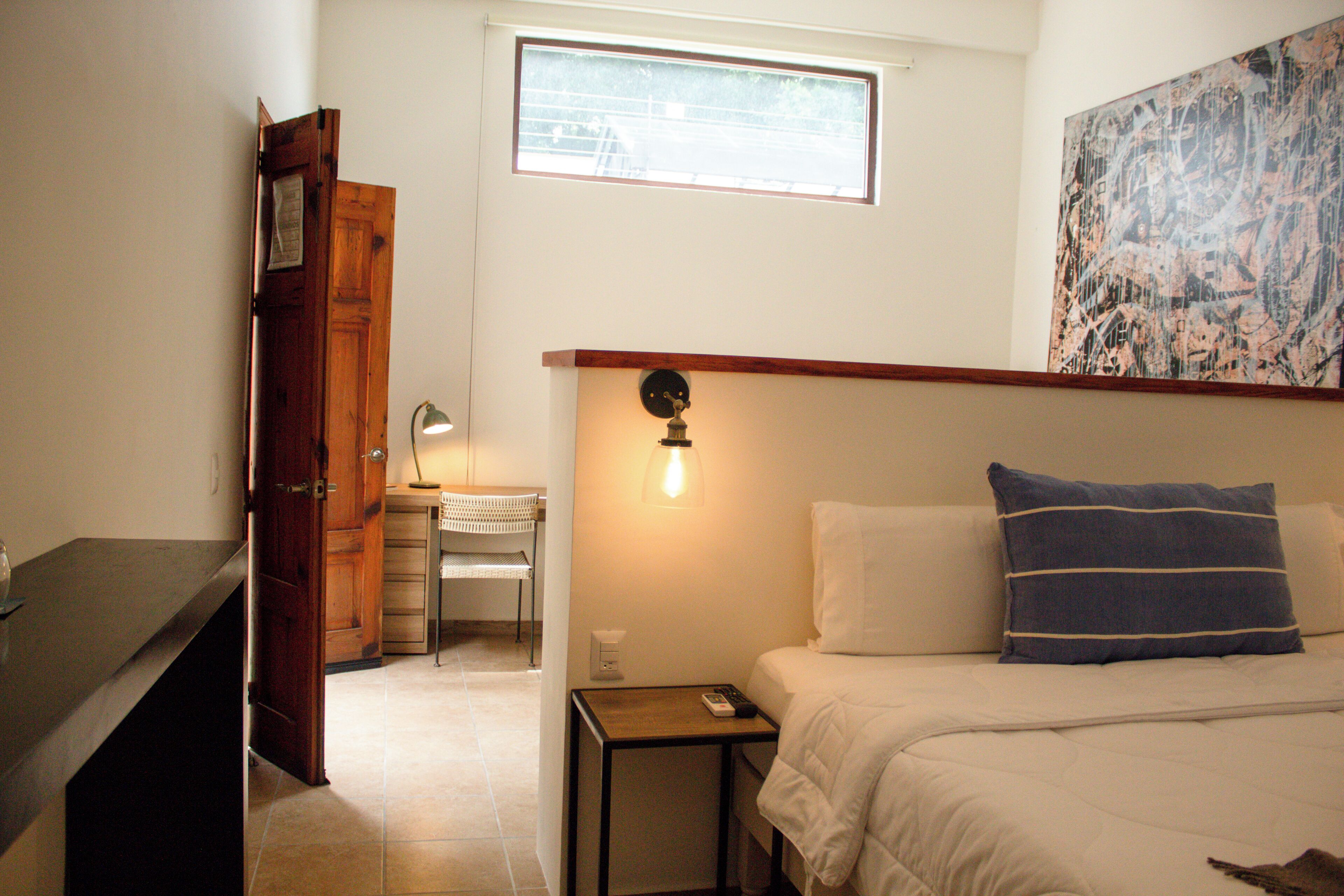Habitación Premium, 1 cama de matrimonio grande | Ropa de cama de alta calidad y decoración individual