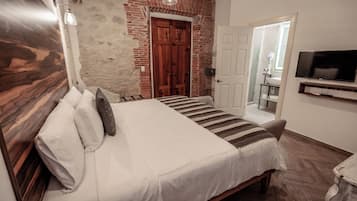 Junior Room, 1 King Bed