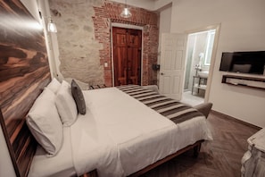 Habitación junior, 1 cama de matrimonio grande | Ropa de cama de alta calidad y decoración individual