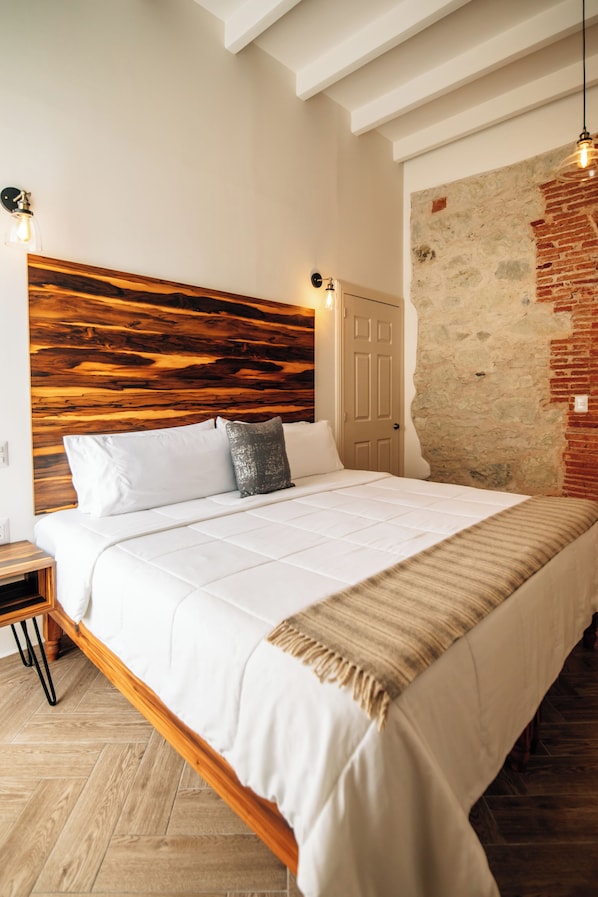 Habitación Confort, 1 cama de matrimonio grande | Ropa de cama de alta calidad y decoración individual