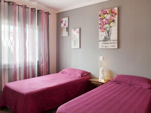 2 chambres, fer et planche à repasser, accès à Internet, literie fournie