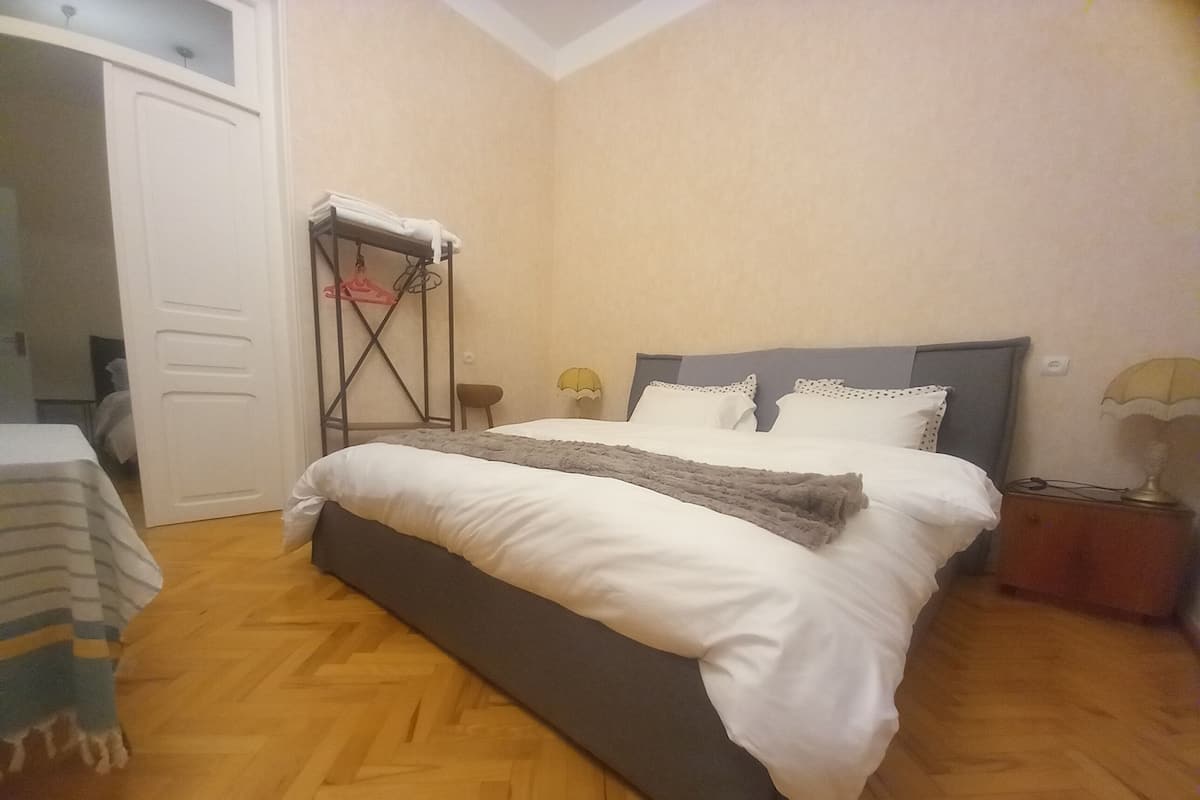 Iron/ironing board, free WiFi, bed sheets
