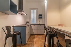 Fridge, stovetop, coffee/tea maker, cookware/dishes/utensils