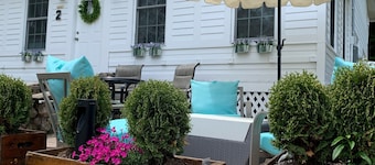 Glamorous cottage-glamping at Sebago Lake