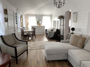 Smart TV - Glamorous cottage-glamping at Sebago Lake (Sebago)