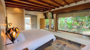 Deluxe Cabin | 1 bedroom, Egyptian cotton sheets, premium bedding, in-room safe