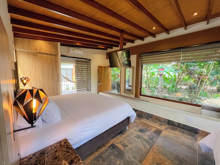 Deluxe Cabin | 1 bedroom, Egyptian cotton sheets, premium bedding, in-room safe
