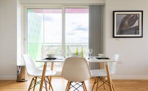 In-room dining - 2 bed 2 Bath Greenwich Apart. - London (London)