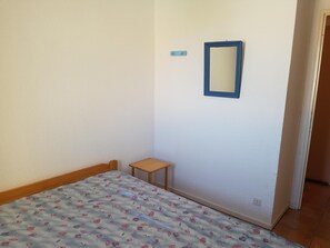 2 chambres, fer et planche à repasser