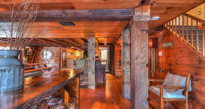 Red Brick Retreat - 8br 6ba Hot Tub Sauna Home Gym