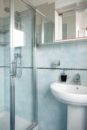 Hair dryer, towels - Villa Belvedere-On the hill with garden and swimming pool (Cortelline)