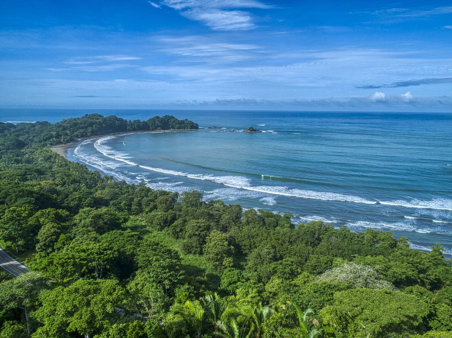 Beach nearby, sun loungers, beach towels
