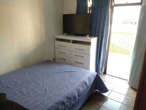 3 quartos, ferros/tábuas de passar roupa, acesso à internet