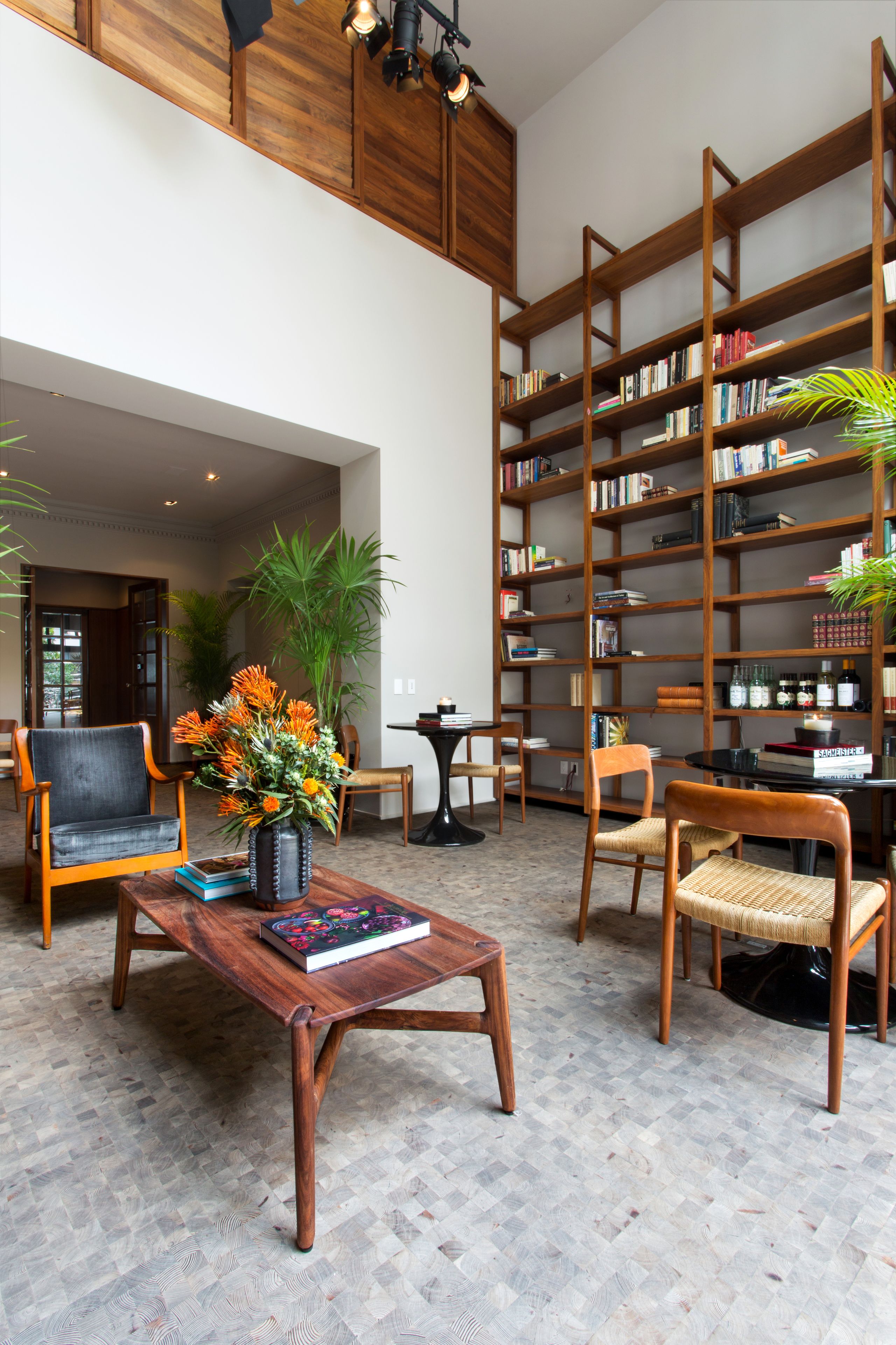 Lobby lounge