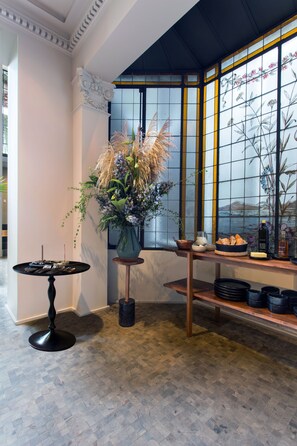 朝食 (ビュッフェ)、毎日提供 (無料)