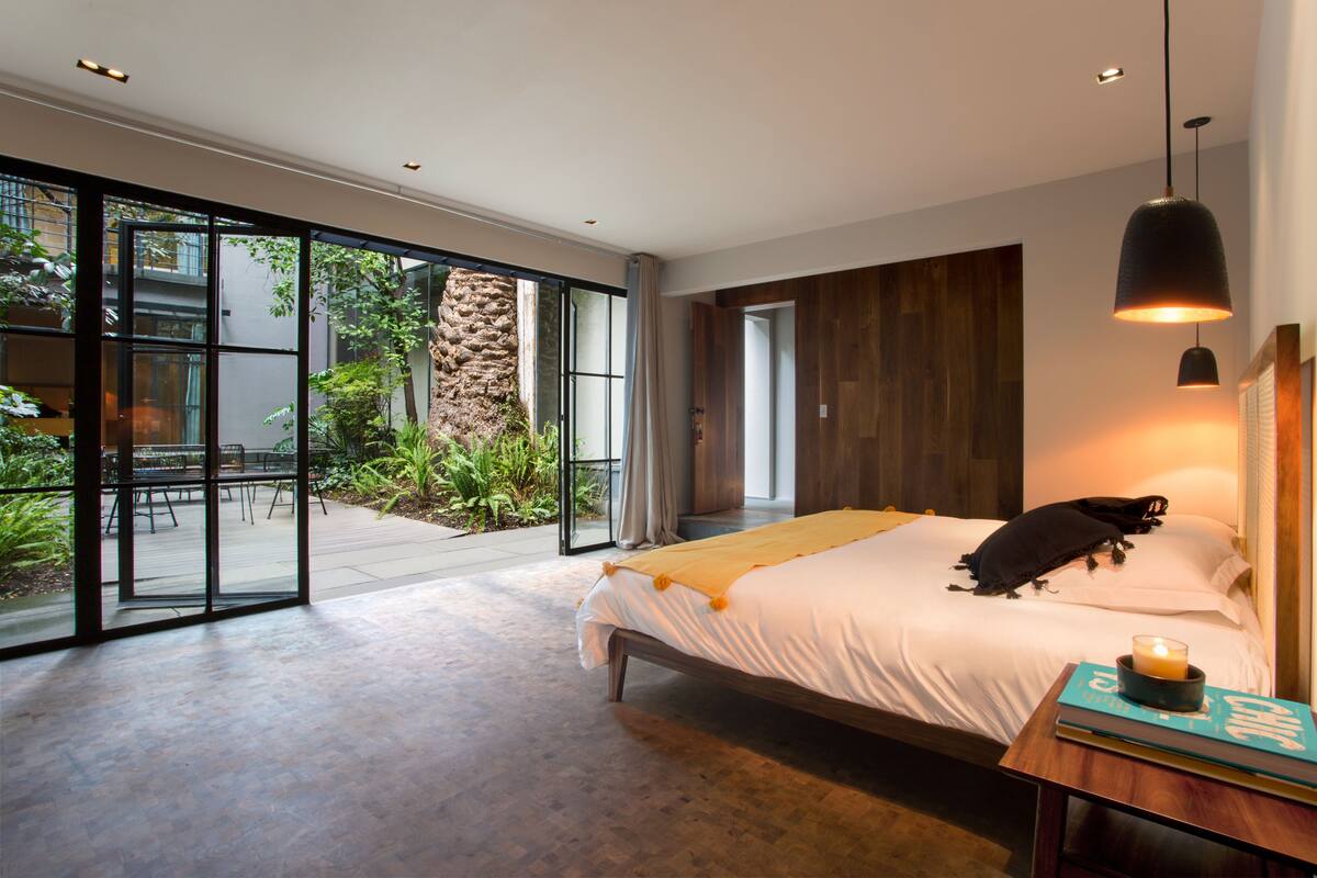 Deluxe Room, 1 King Bed - Juana | Blackout drapes, iron/ironing board (on request), WiFi (free)