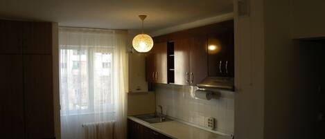 Fridge, microwave, oven, coffee/tea maker