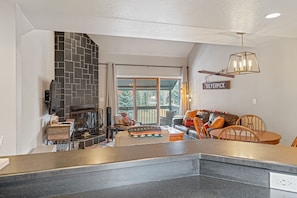 TV, fireplace