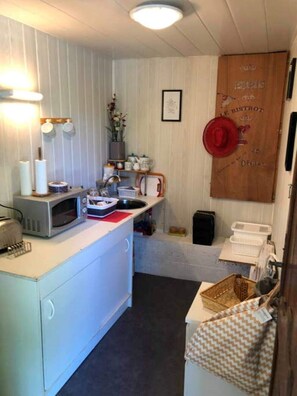 Fridge, microwave, oven, coffee/tea maker - Beautiful view peace and nature (Saint-Antoine-de-Ficalba)