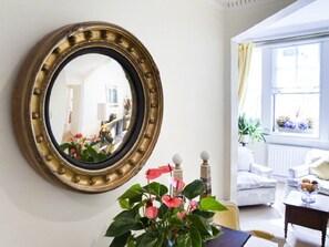 Interior - MORNING CHECK-IN IS GIVEN WHEN POSSIBLE -3BEDROOMS/2BATHS KNIGHTSBRIDGE (LONDON)