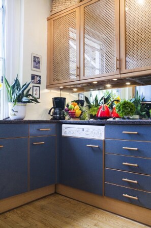 Interior - MORNING CHECK-IN IS GIVEN WHEN POSSIBLE -3BEDROOMS/2BATHS KNIGHTSBRIDGE (LONDON)