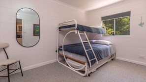 2 bedrooms, iron/ironing board, Internet - Blueys Beach Villa Manyana 30 (Blueys Beach)