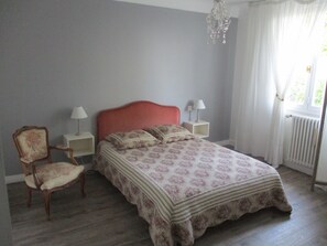 4 chambres, fer et planche à repasser, Wi-Fi