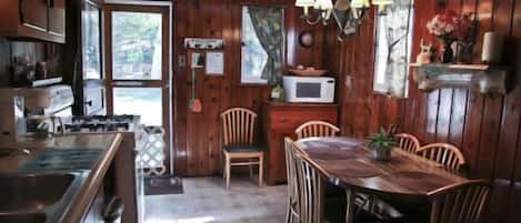 Refrigerador, microondas, horno, cafetera/tetera