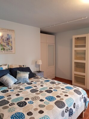 4 Schlafzimmer, Schreibtisch, Bügeleisen/Bügelbrett, kostenloses WLAN
