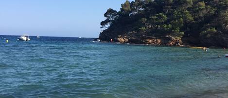 Solsenger og strandhåndklær