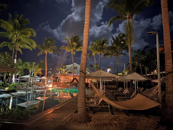 Outdoor pool, a heated pool - TRAVEL THE KEYS OR JUST RELAX AT THE DOCK (Key West)