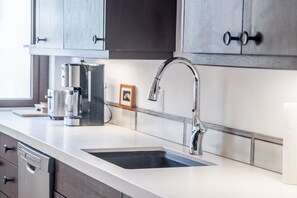 Casa, 2 habitaciones | Cocina privada | Utensilios de cocina 