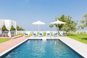 Outdoor pool - Modern Villa with Unique Architecture & Captivating Sunsets (Skouloufia)