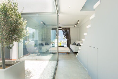 Modern Villa with Unique Architecture & Captivating Sunsets