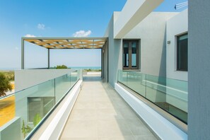 Terrace/patio - Modern Villa with Unique Architecture & Captivating Sunsets (Skouloufia)