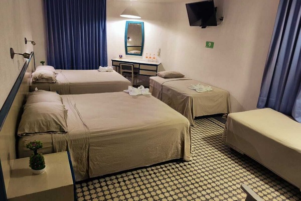 Quadruple Room | Desk, free WiFi, bed sheets