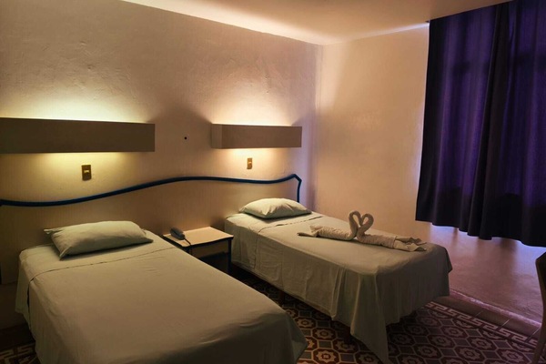 Double Room | Desk, WiFi (free), bed sheets