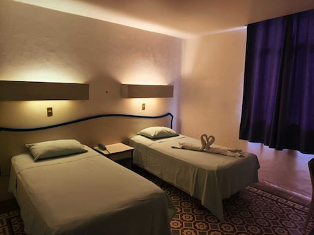 Double Room | Desk, free WiFi, bed sheets