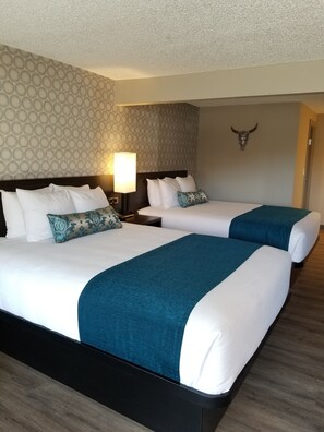 Premium bedding, desk, laptop workspace, blackout drapes - The Hotel Y (Yakima)