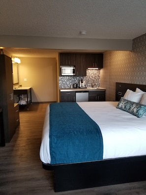 Premium bedding, desk, laptop workspace, blackout drapes - The Hotel Y, a Dazzler Select by Wyndham (Yakima)