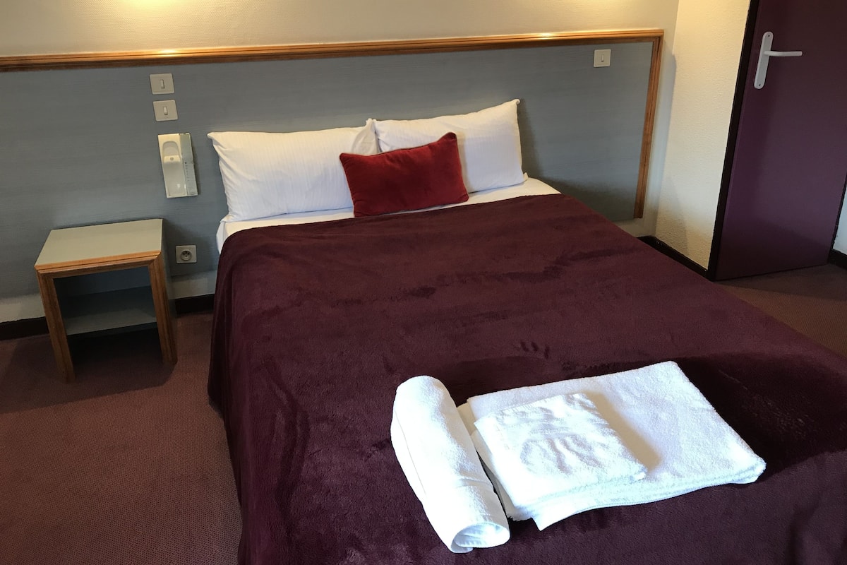 Chambre Double Affaires, 1 chambre, non-fumeurs, vue cour intérieure | Décoration personnalisée, ameublement personnalisé, bureau