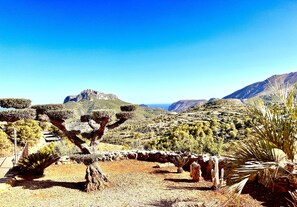 Property grounds - Villa CALIMA in Benissa – 3 bedrooms, private pool, sea and mountain views, air conditioning, Wi-Fi and private parking (Benissa)