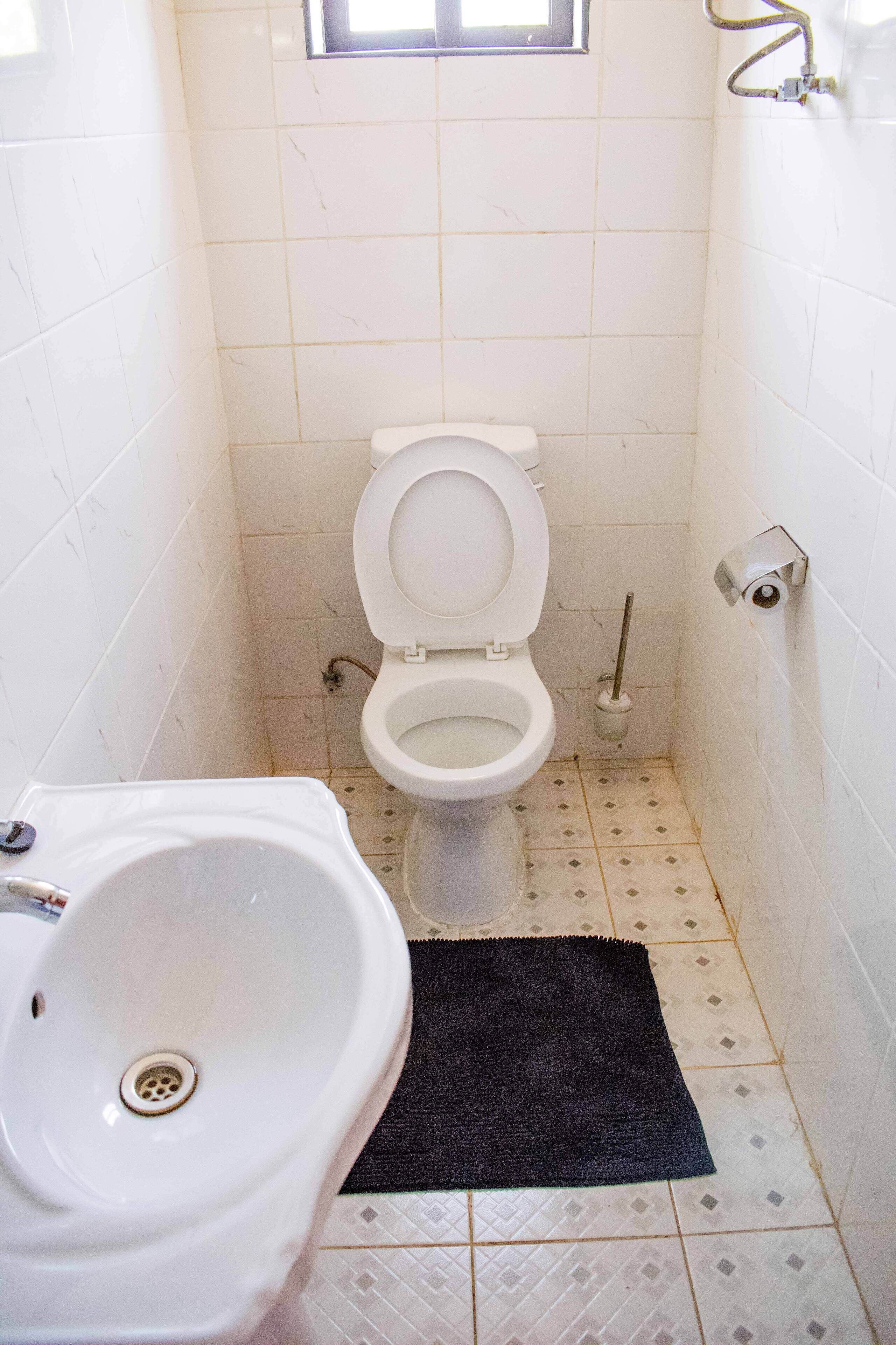 shower, free toiletries, towels, soap